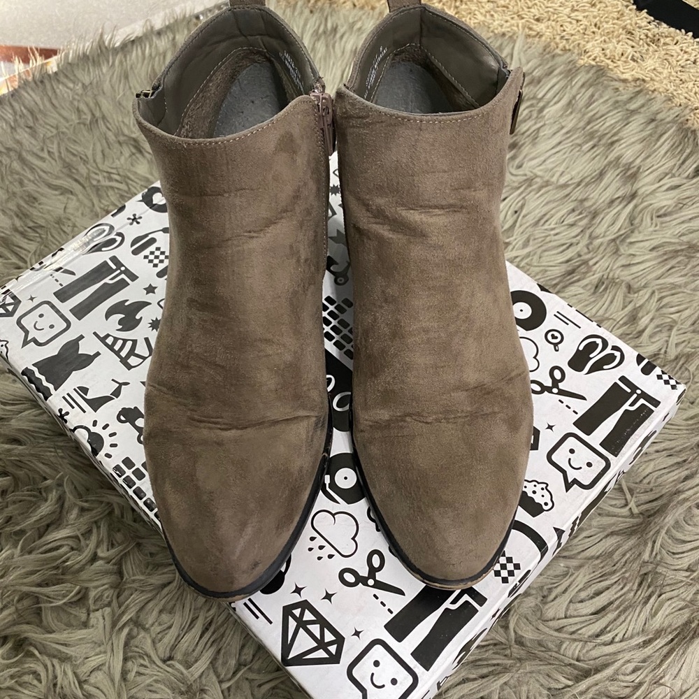 ❌SOLD❌Booties